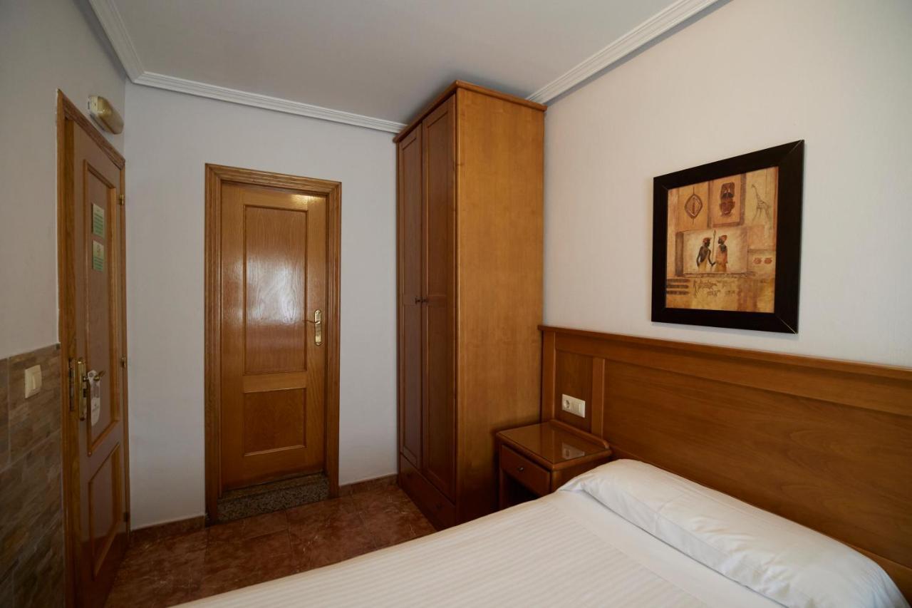 Pension Serafin Avilés Extérieur photo