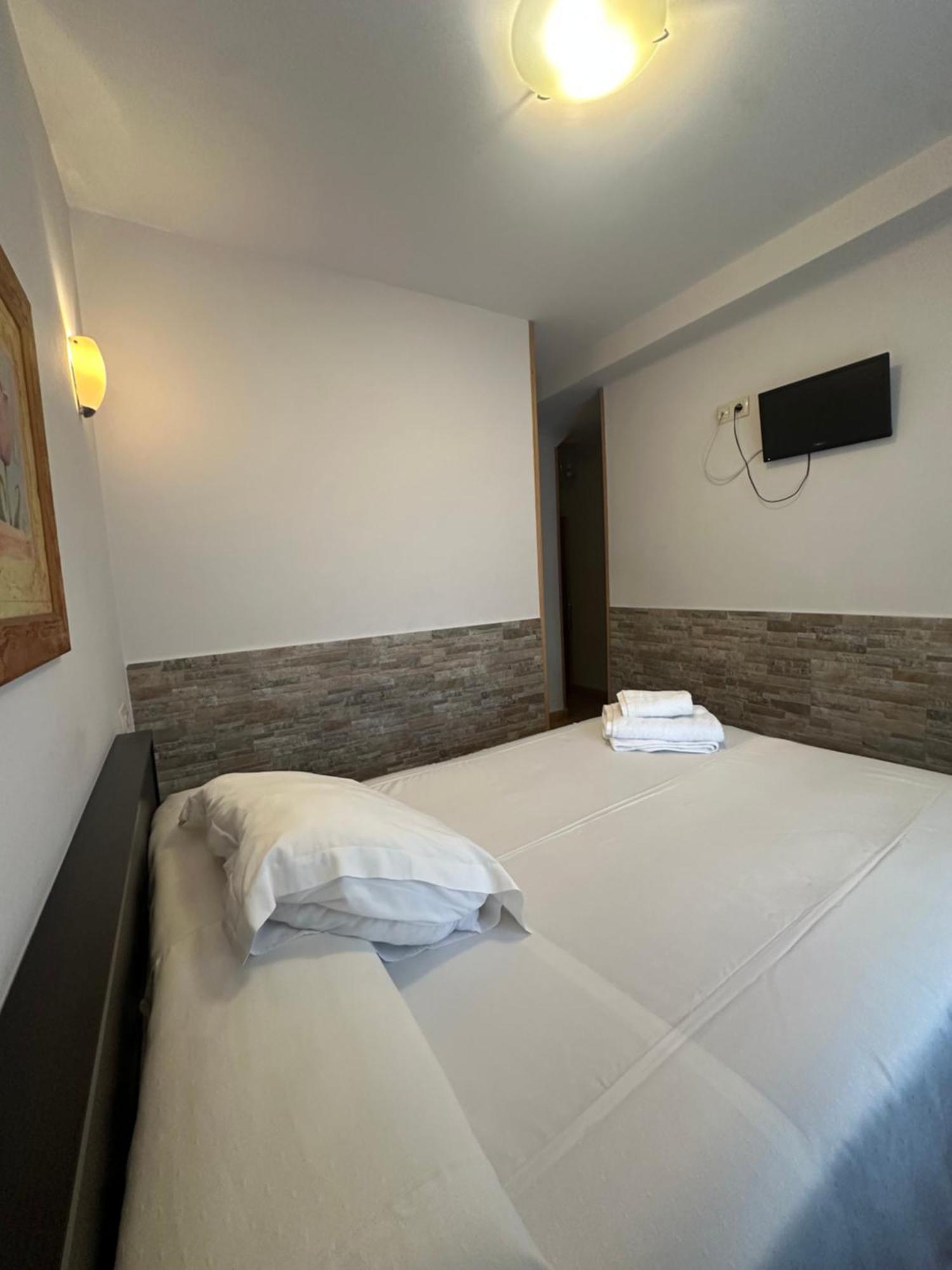 Pension Serafin Avilés Extérieur photo