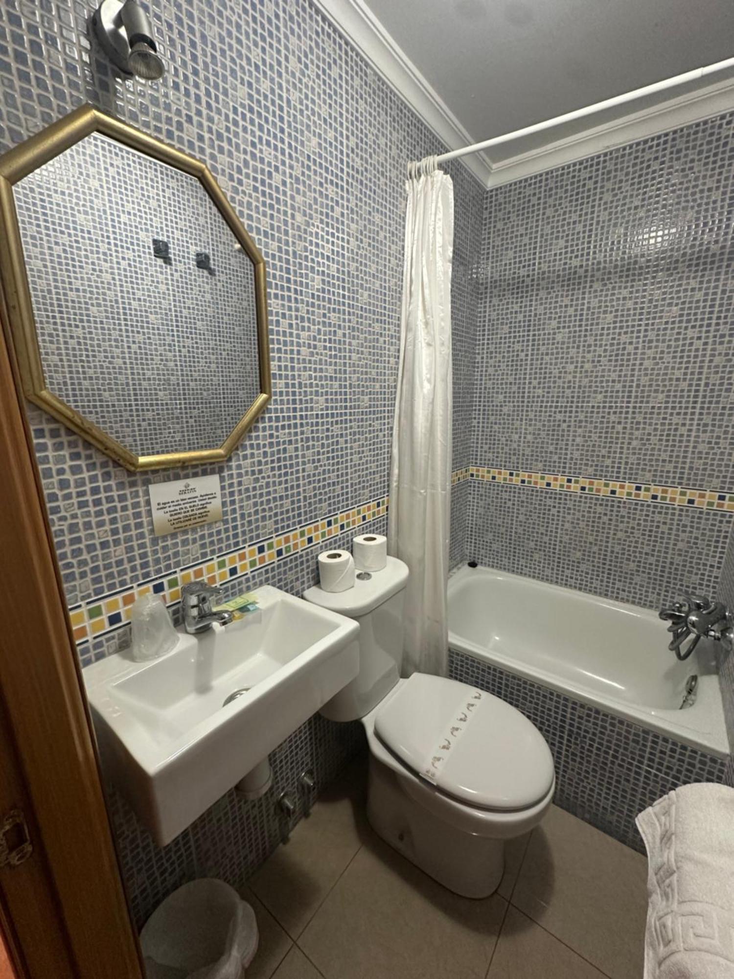 Pension Serafin Avilés Extérieur photo